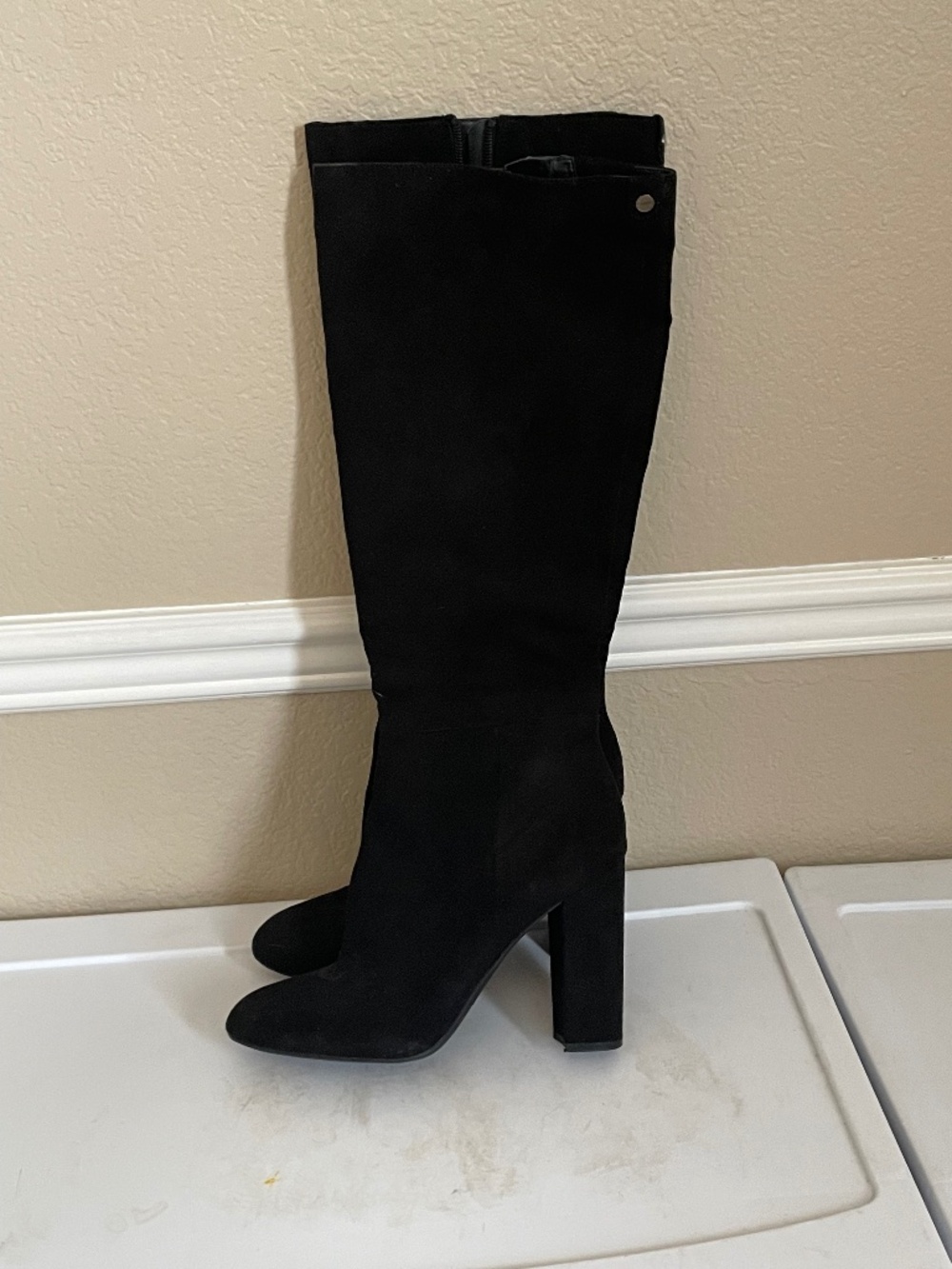 Black heel boots size 8 1/2